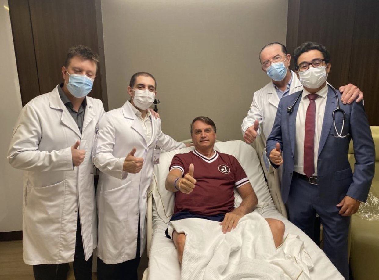 Bolsonaro recibió el alta médica después de dos días de reclusión en un centro médico