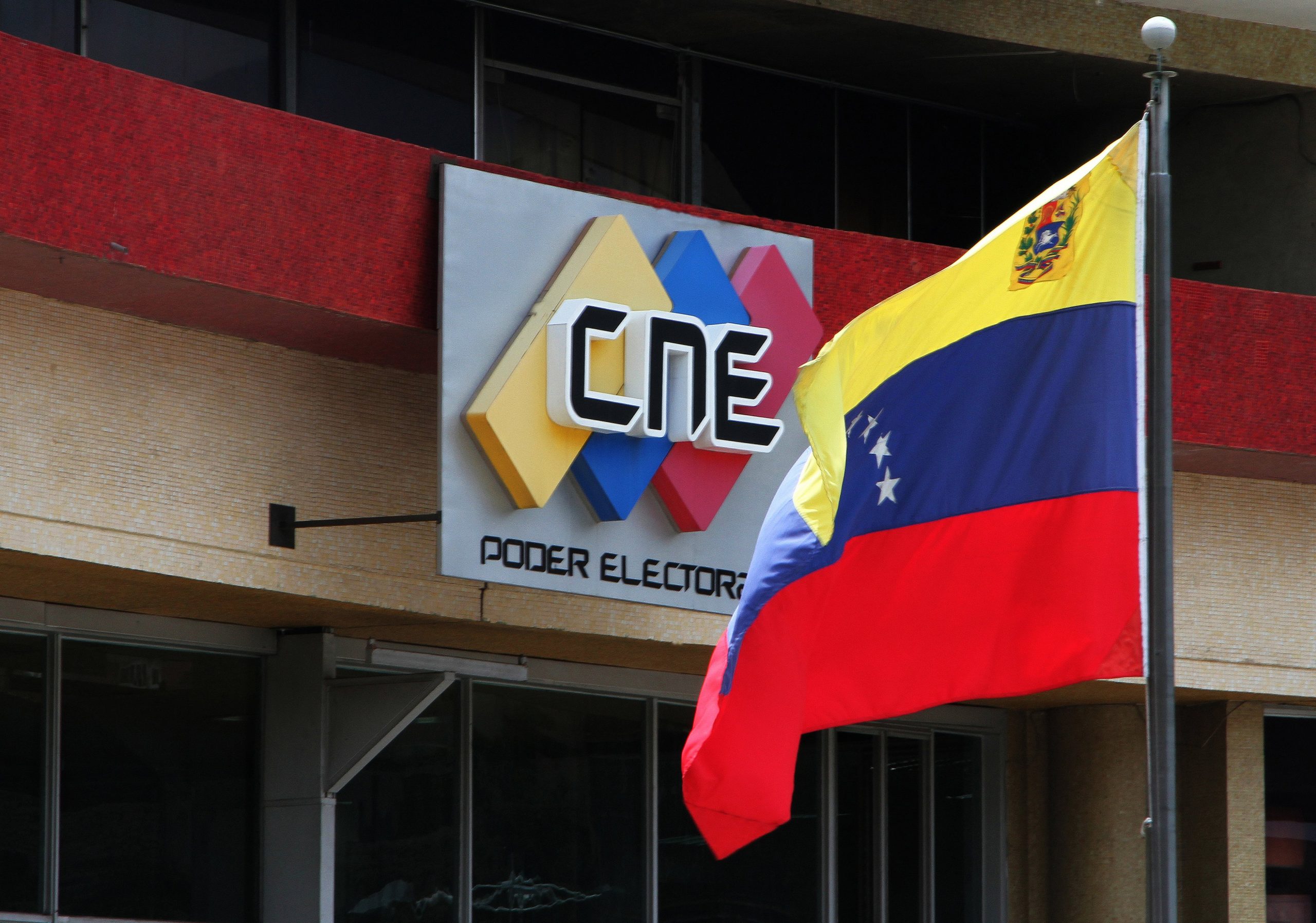 CNE-revocatorio-Maduro