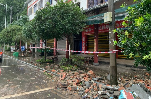 Temblor de 5.5 grados deja 22 heridos en China