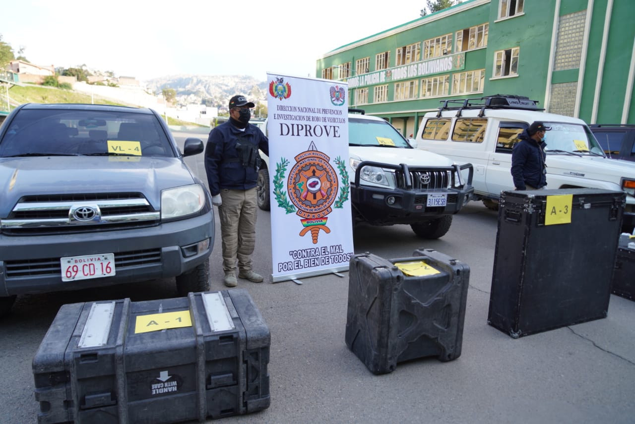 En Bolivia recuperaron 15 vehículos de la embajada venezolana vendidos por “diplomáticos” de Juan Guaidó
