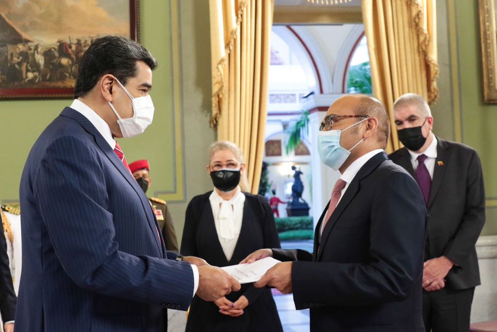 El presidente venezolano Nicolás Maduro recibió credenciales de embajador del Perú