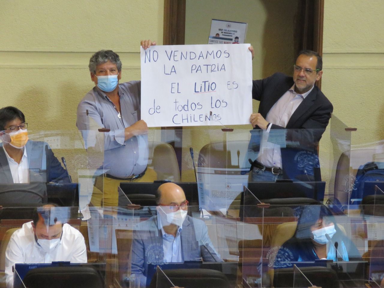 Cámara acuerda recurrir al TC para suspender cuestionada licitación del litio impulsada por Piñera