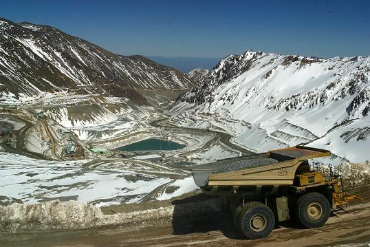 «Los Bronces Integrado», un riesgo para la calidad del aire: Funcionarios del SEA critican extensión en evaluación del proyecto de Anglo American