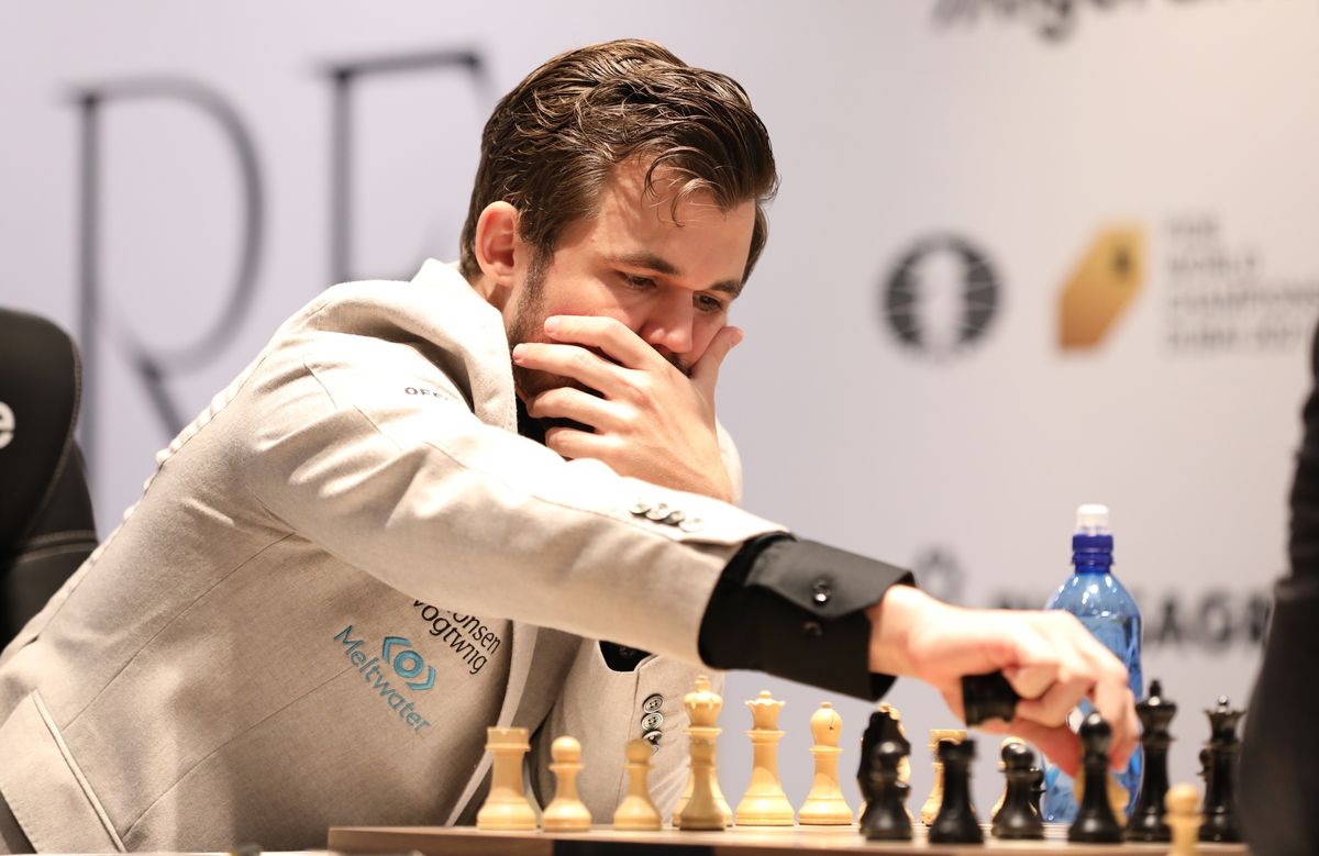 Carlsen por subir a la cima del torneo Tata Steel de ajedrez