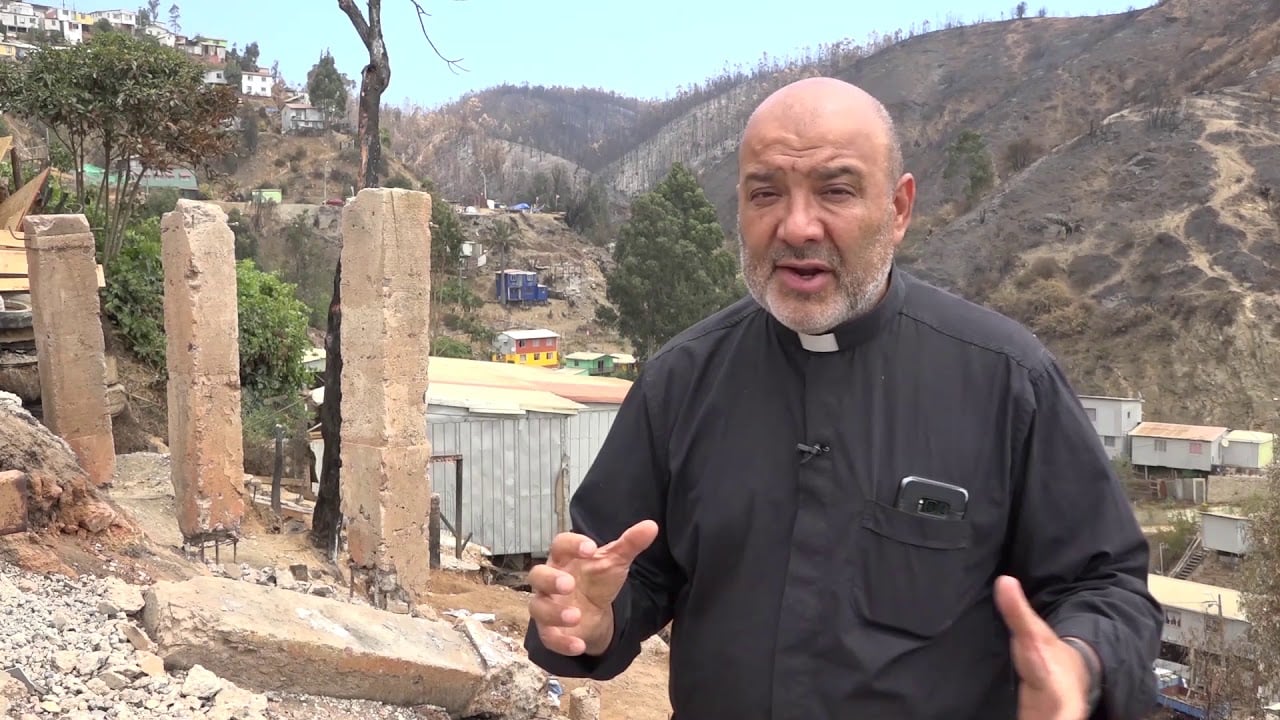 Jorge Sharp y concejales respaldan a  sacerdote que pidió rezar por Gabriel Boric y piden a arzobispado de Valparaíso aclarar posible remoción