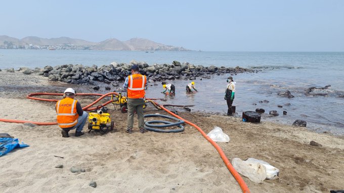 Perú denuncia que petróleo derramado en sus costas es casi el doble de lo que informó Repsol