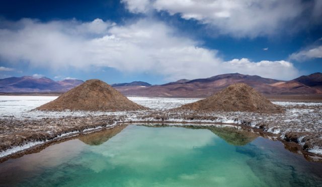 El saqueo del litio y el más allá de quién explota: Comunidades, cultura ancestral, biodiversidad y crisis hídrica