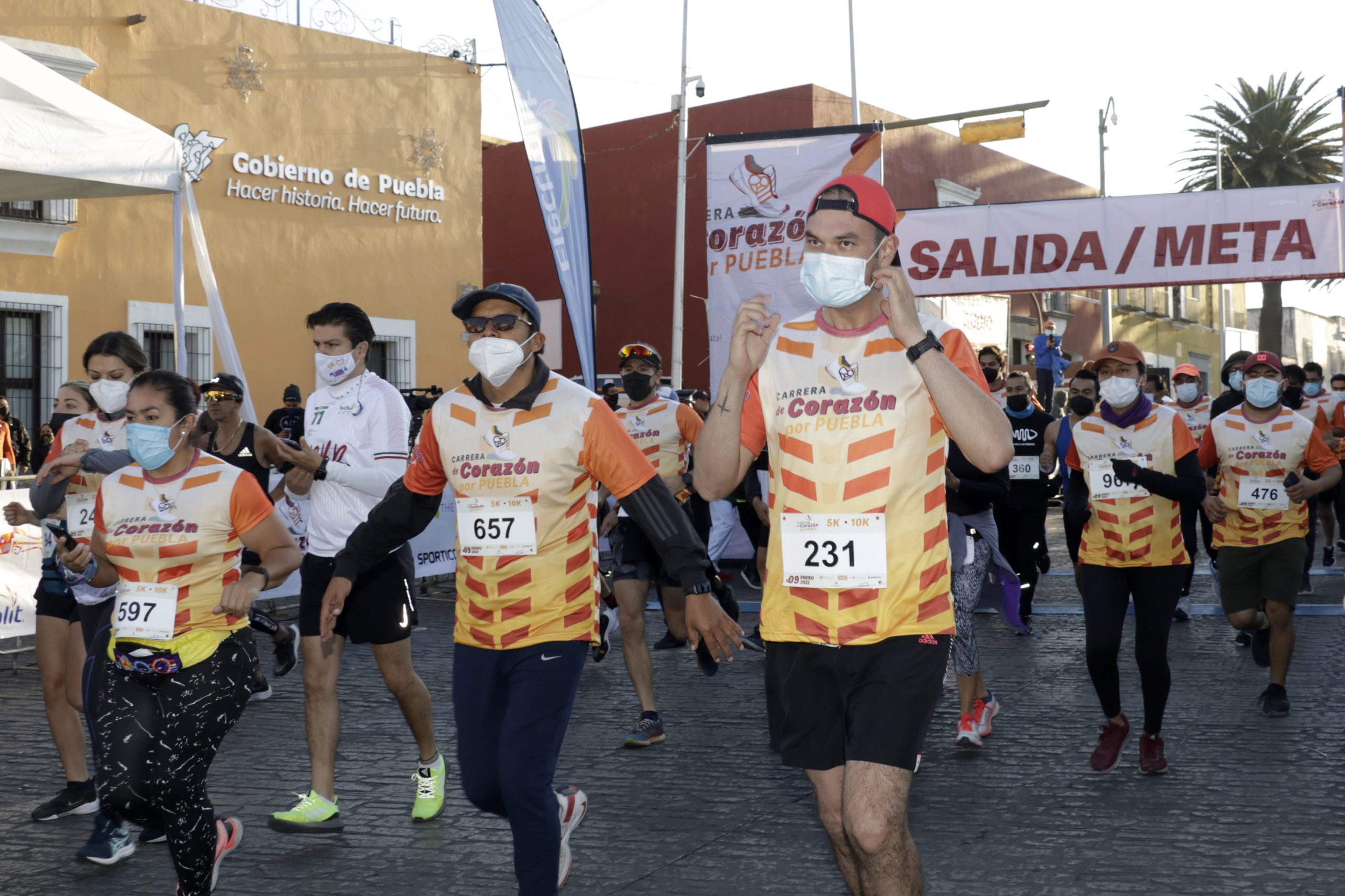 Ciudadanos participan en la carrera «Corazón por Puebla»
