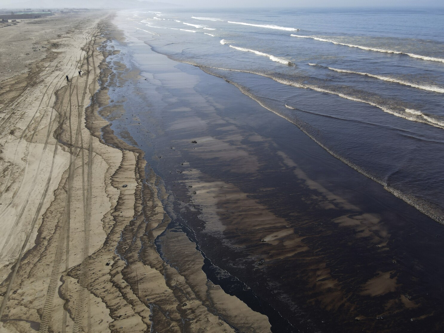 Gobierno de Perú: habrá sanciones para responsables de derrame de 6 mil barriles de petróleo