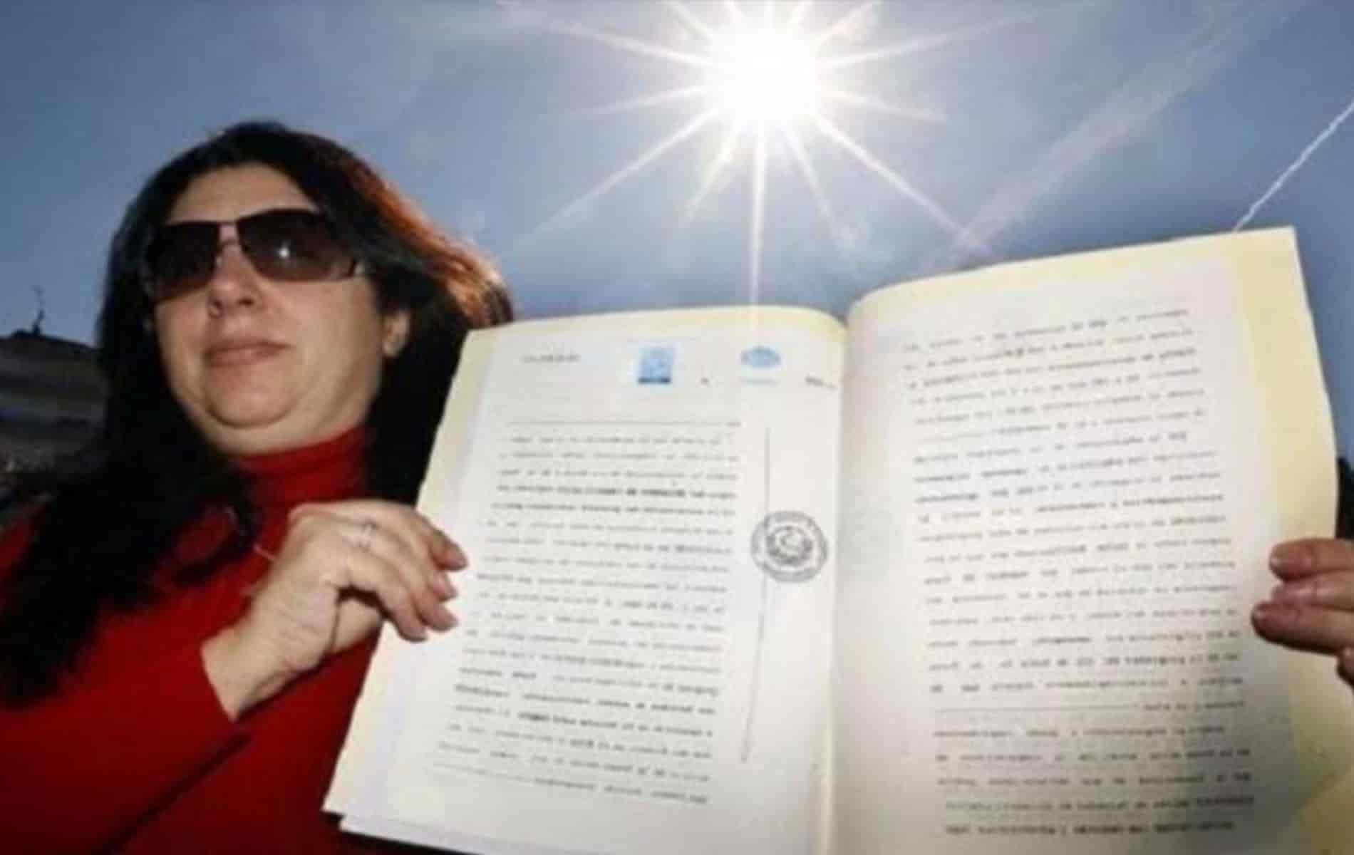 Mujer española asegura ser la dueña del sol y busca cobrar por su uso