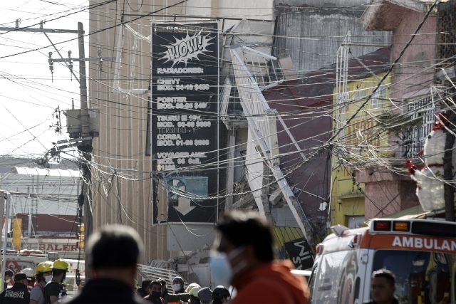 Protección Civil busca a tres personas tras explosión en la Diagonal
