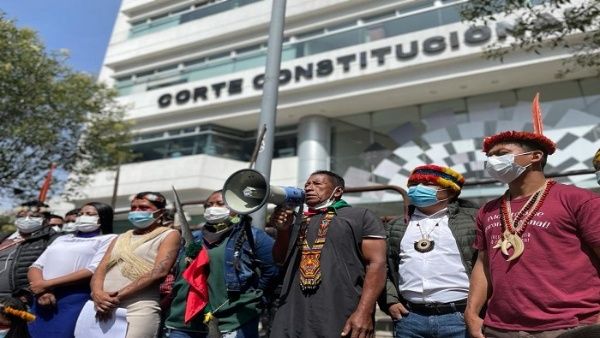 Indígenas de Ecuador presentan más de 365.000 firmas contra actividad extractiva