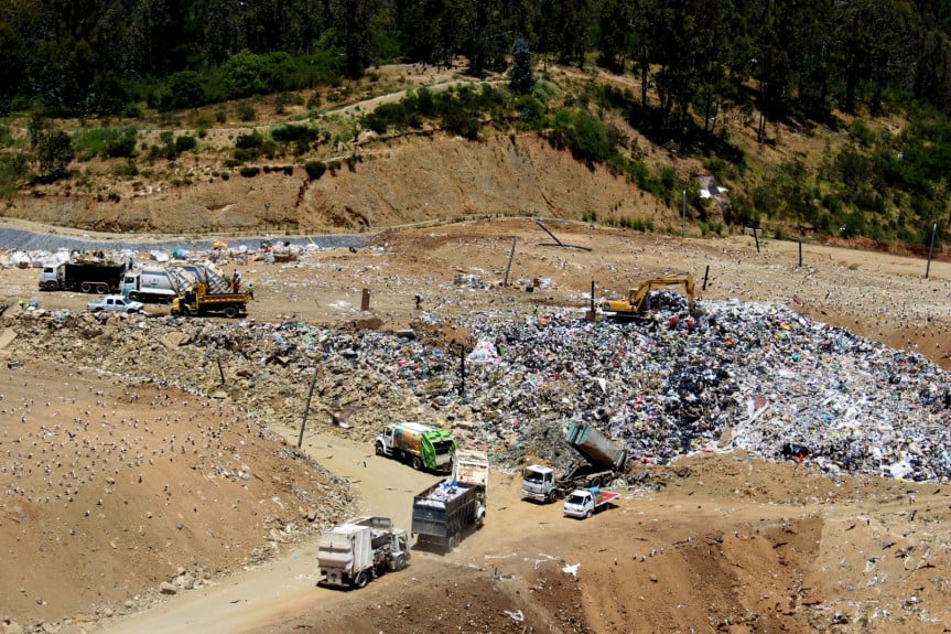 La intentaron quemar: Gravísimo atentado contra dirigenta socioambiental de Laguna Verde