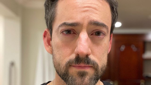 Luis Gerardo Méndez recuerda la muerte de su padre y hace un llamado a vacunarse