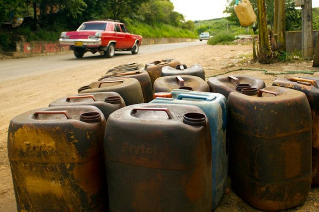 Lucha contra tráfico de gasolina arroja 32 detenidos