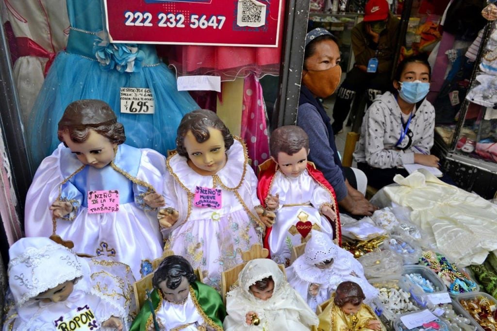 Vestir al Niño Dios, la fe que vence el desinterés de las nuevas  generaciones México