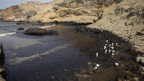 Perú: Cadena de sucesos después de un derrame de petróleo