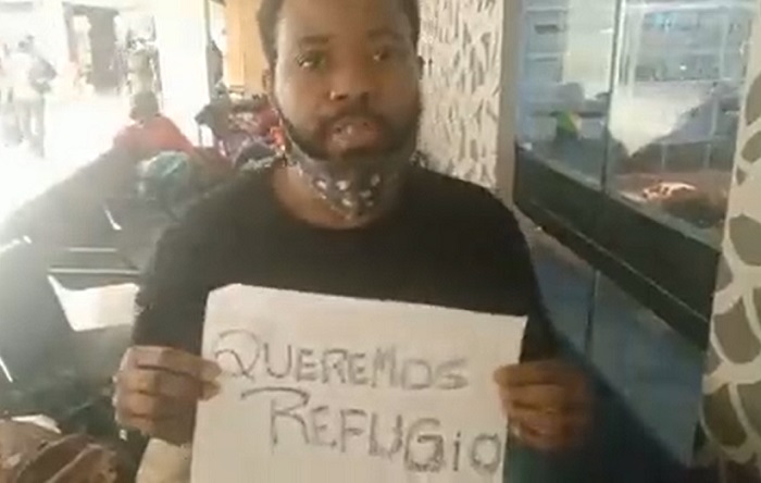 Urgente llamado humanitario: Grupo Haitiano en aeropuerto de Santiago solicita refugio ante amenaza a su integridad por crisis política en su País