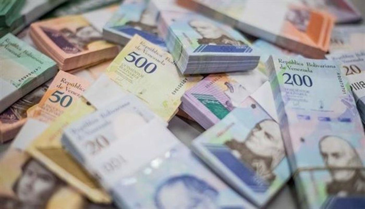En Venezuela aprueban impuestos a divisas extranjeras para estimular uso de moneda nacional