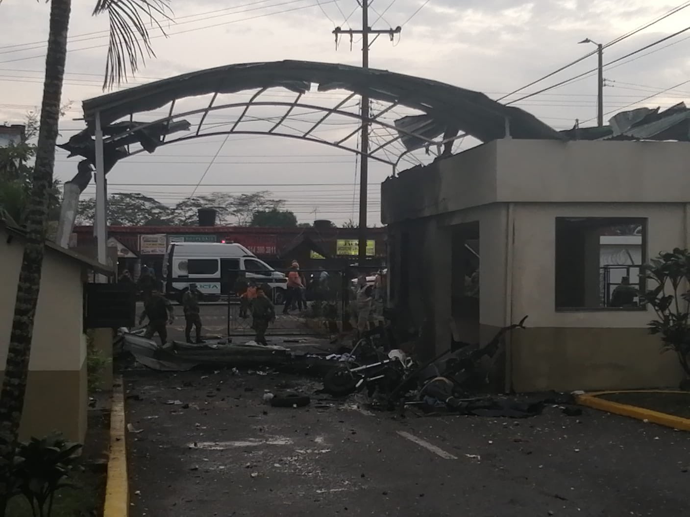 Atentado contra una sede militar en Colombia deja al menos dos muertos