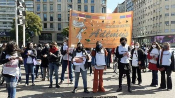 Sindicato de docentes argentinos comienza paro laboral en Buenos Aires