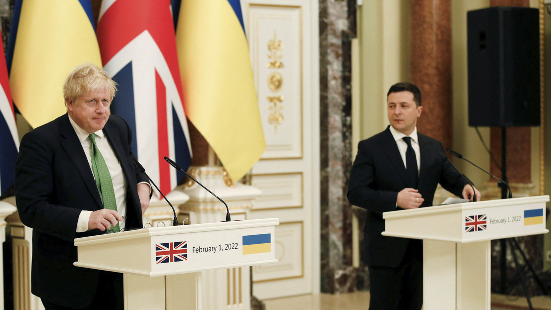 Reunión en Kiev: Boris Johnson amenaza a Rusia en plena crisis política en su país