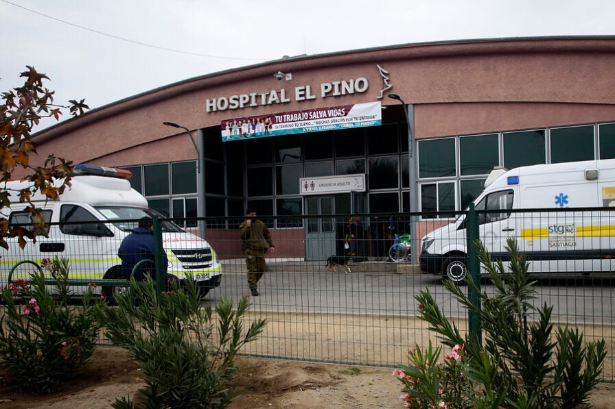 Alcalde de San Bernardo y amenazas de muerte a trabajadoras del Hospital El Pino: «Gente entra con pistola apurando el trámite y diciendo que si no se salva la persona te mato»
