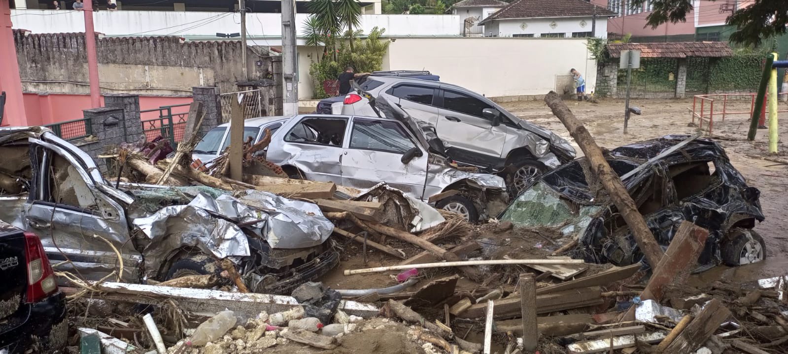 Tragedia en Brasil: inundaciones y deslizamientos dejan al menos 66 muertos en Petrópolis