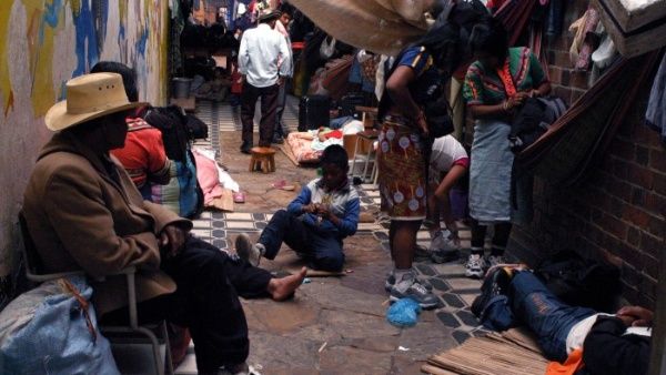 Denuncian en Colombia el desplazamiento masivo de indígenas por penetración de grupos armados