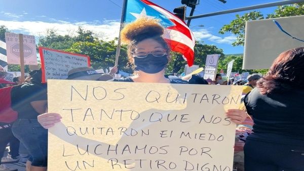 Docentes marchan en Puerto Rico para exigir justicia salarial