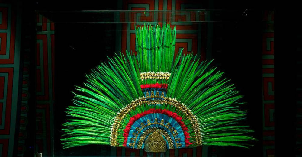 Mexicanos ‘hackean’ Museo de Viena para pedir el regreso del penacho de Moctezuma