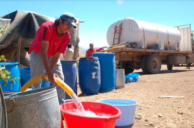 Desigualdad hídrica en Petorca: Estudio de la U de Chile revela que proveedores de agua de camiones aljibe son agricultores de la misma zona