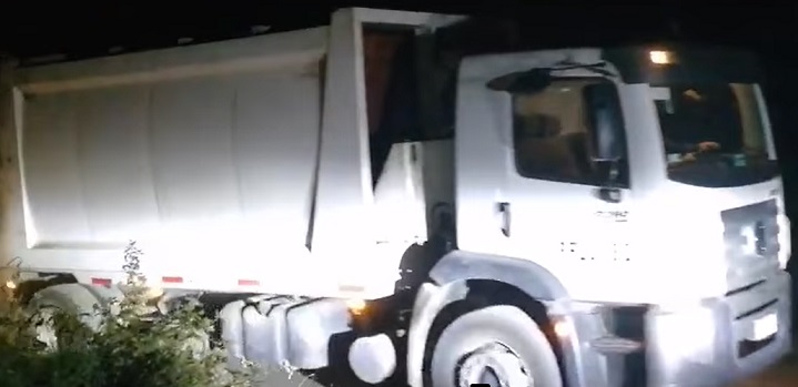 Siguen los problemas de la basura en Ancud: Sorprenden a camiones municipales en ingreso irregular a vertedero de Castro por la madrugada