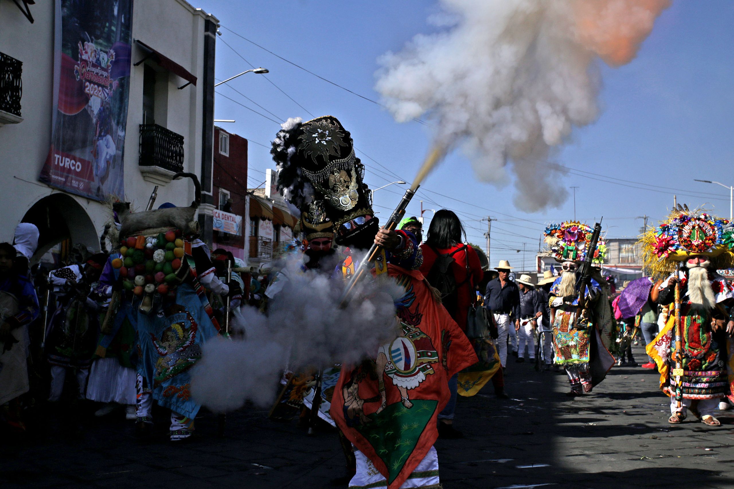 Estable, joven que le explotó cañón en carnaval de Huejotzingo