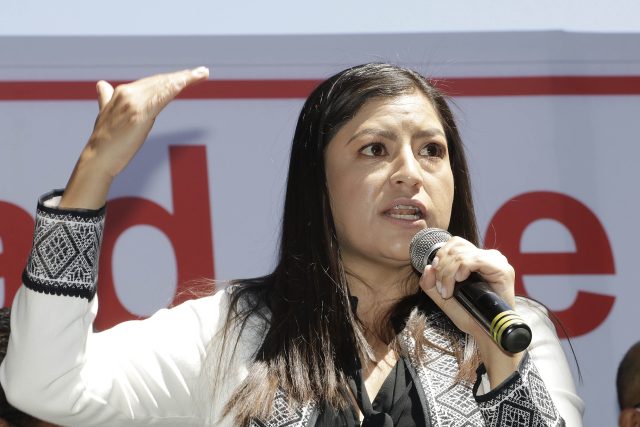 Recursos de Comuna alcanzarían, sin “altos salarios”, reprocha Claudia Rivera