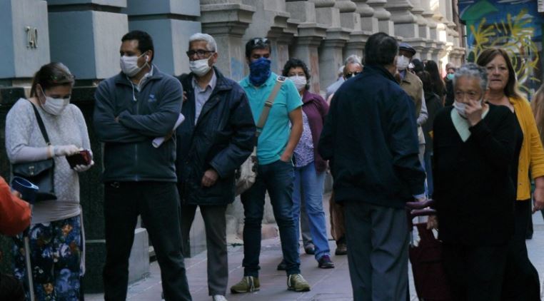 Chile registra nuevo récord tras superar los 35 mil contagios diarios de Covid-19: Alcaldes piden al Minsal cambiar estrategia de trazabilidad