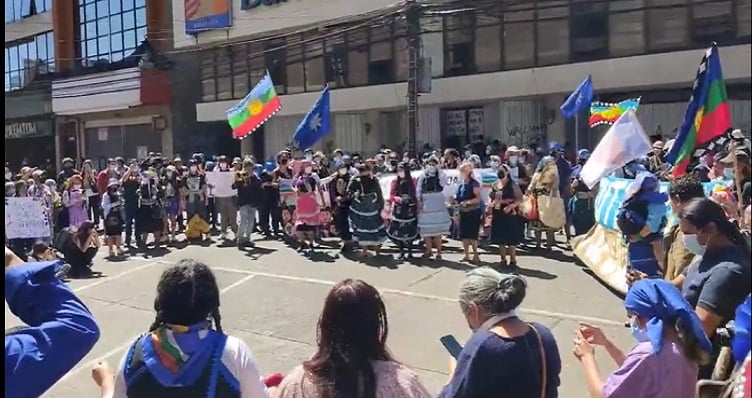 Concurrida marcha por el mapuzugun se realizó en Temuco