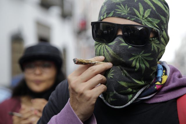 Con rodada y fumatón, denuncian creación de delitos contra Colectivo Toque Poblano