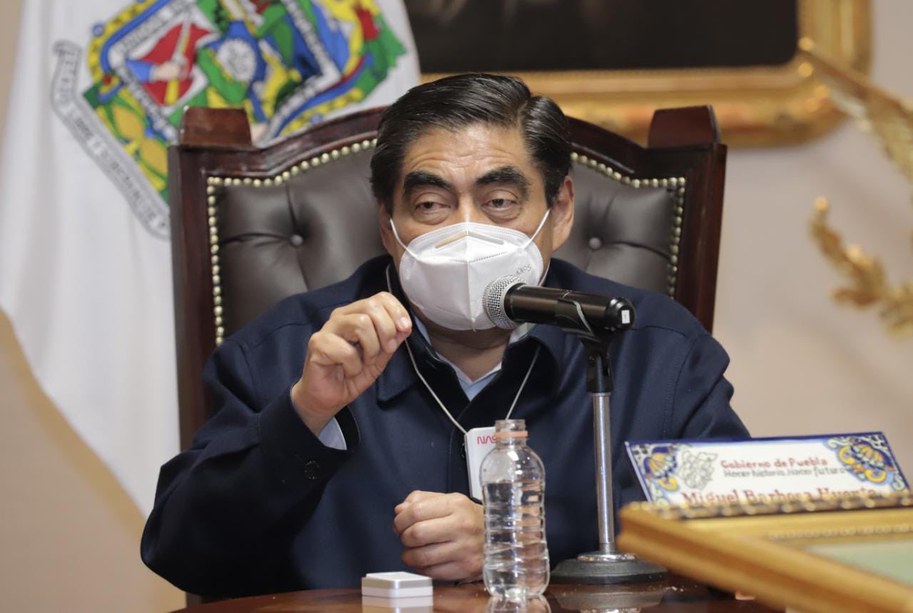 Barbosa afirma que cada quien toma sus decisiones, tras aumento salarial de Eduardo Rivera
