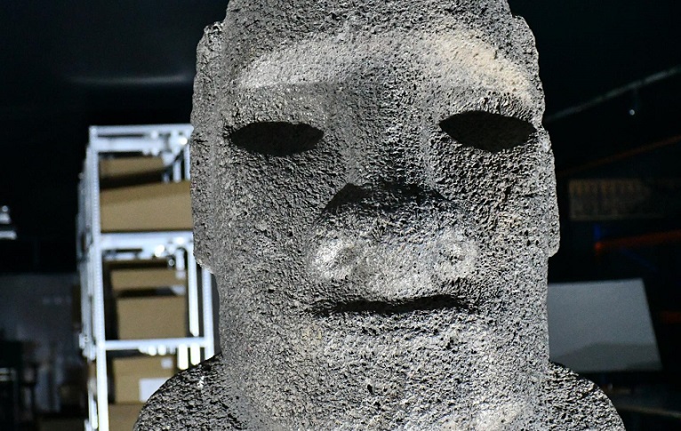 Tras permanecer 152 años en museo continental, antiguo Moai vuelve a Rapa Nui