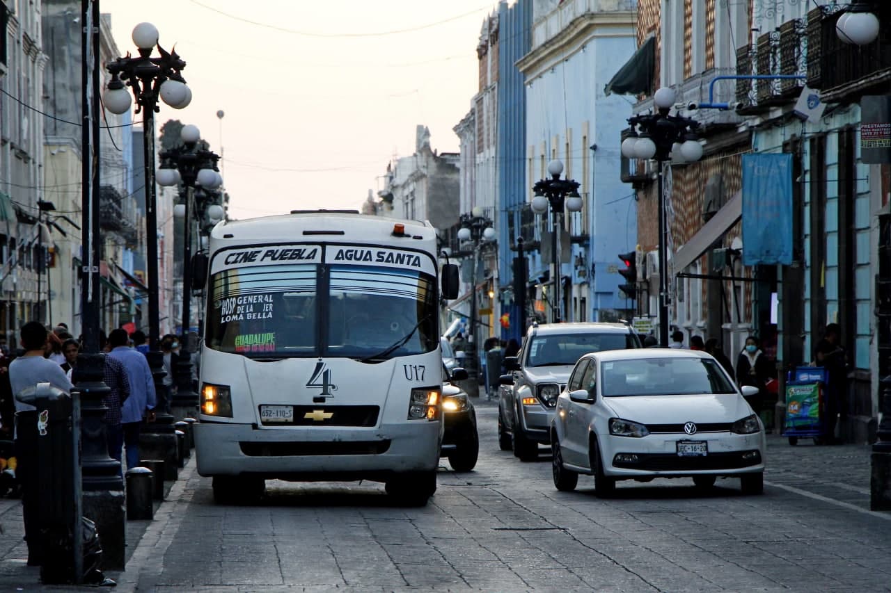 Titular de Transporte busca servicio de calidad para “los pobres” que usan el transporte público
