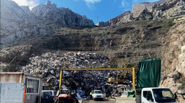 «El medioambiente no tiene fronteras»: Toneladas de basura británica amenazan la costa andaluza