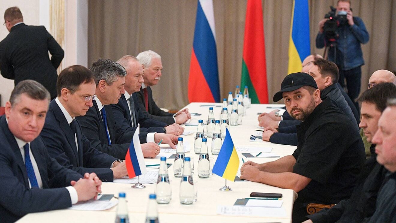 Representantes de Rusia y Ucrania realizarán este lunes tercera ronda de negociaciones
