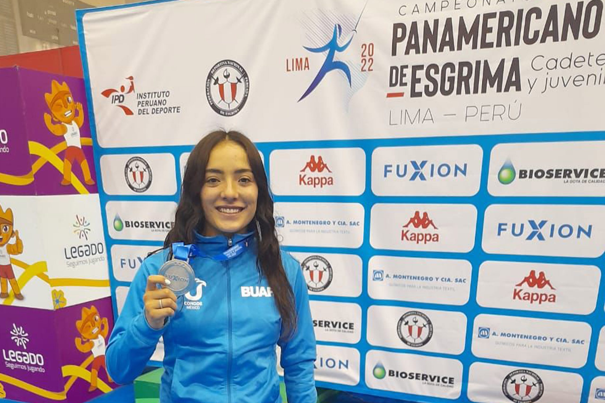 Ashley Muñoz gana medalla de plata en Campeonato de Esgrima en Lima 2022