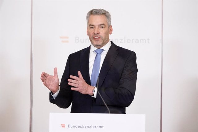 Canciller de Austria, Karl Nehammer: Es «imposible» dejar de comprar gas y petróleo a Rusia