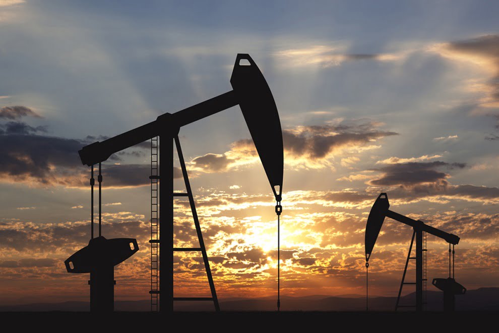 AIE confirma liberación de un volumen récord de barriles de petróleo en busca de estabilidad