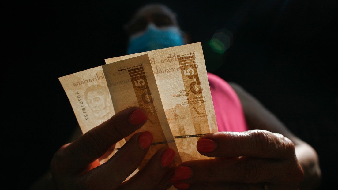 El bolívar venezolano gana terreno frente al dólar ¿cómo se explica esto?