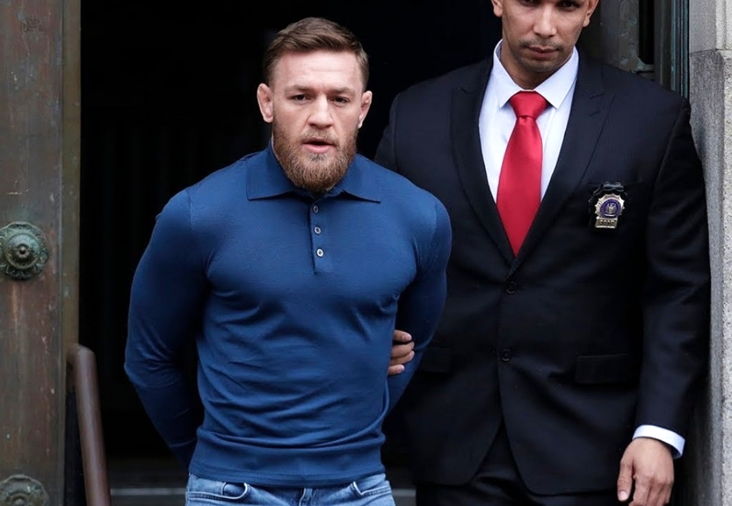 El luchador de artes marciales mixtas Conor McGregor es detenido por conducción peligrosa