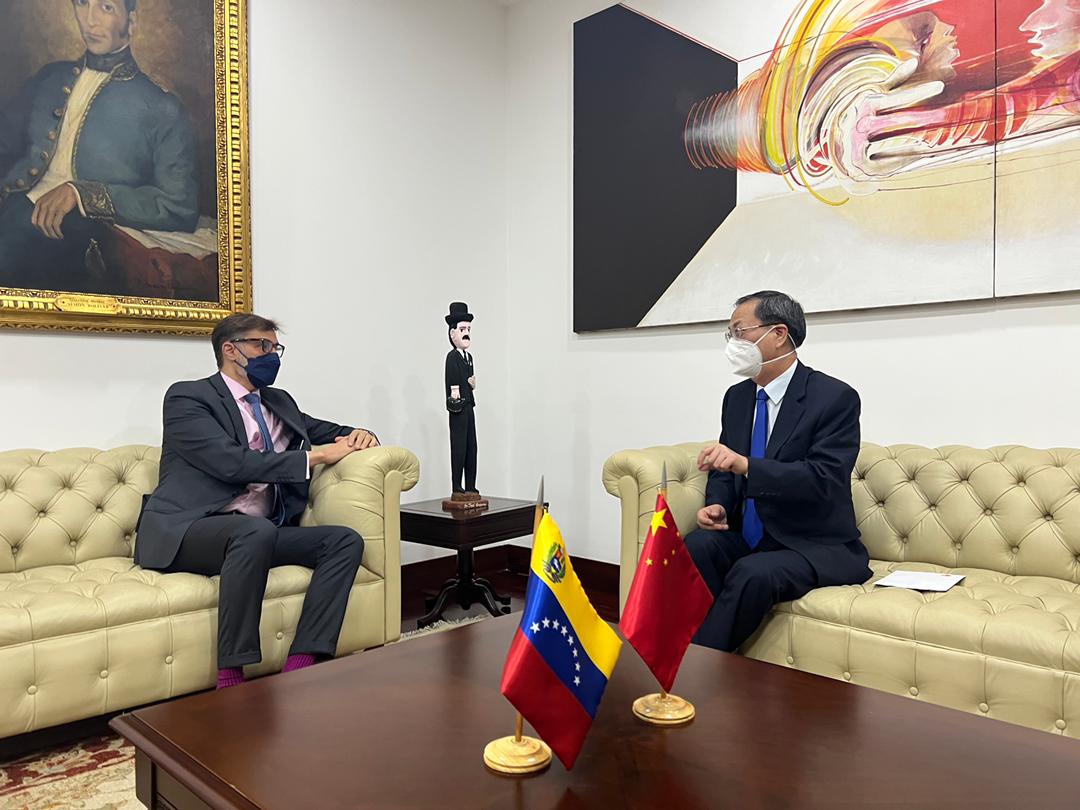 Venezuela y China revisan agenda bilateral con miras a profundizar su alianza internacional