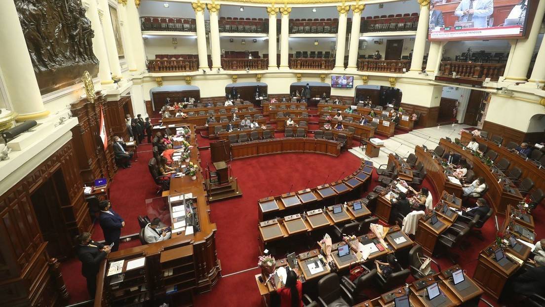 Congreso de Perú acepta debatir nueva moción de vacancia contra Castillo